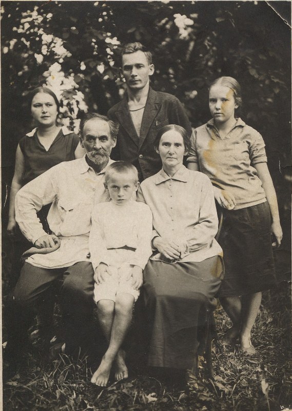Пантелеймон Костров с семьей